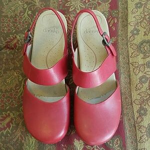 Dansko, Red Clogs